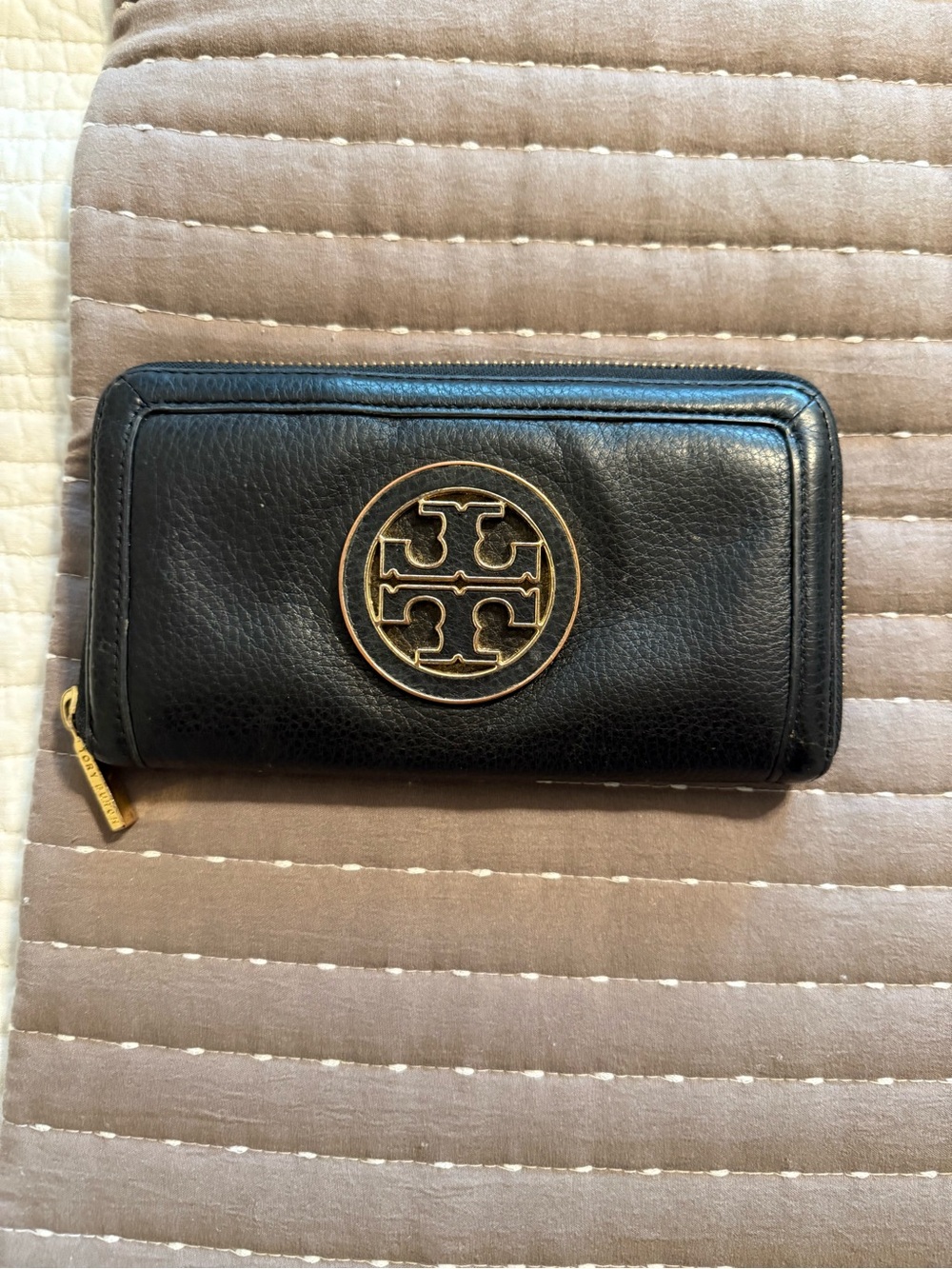 Tory Burch 'Amanda' continental wallet USED